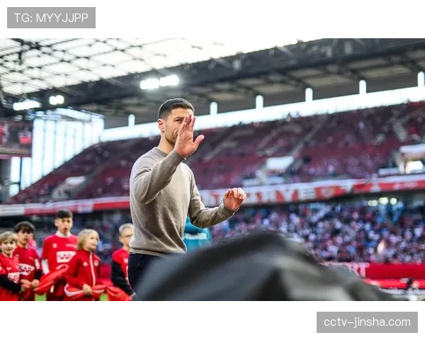 战术观察：哈维-阿隆索在勒沃库森打造的“流动型”3-4-3体系解析